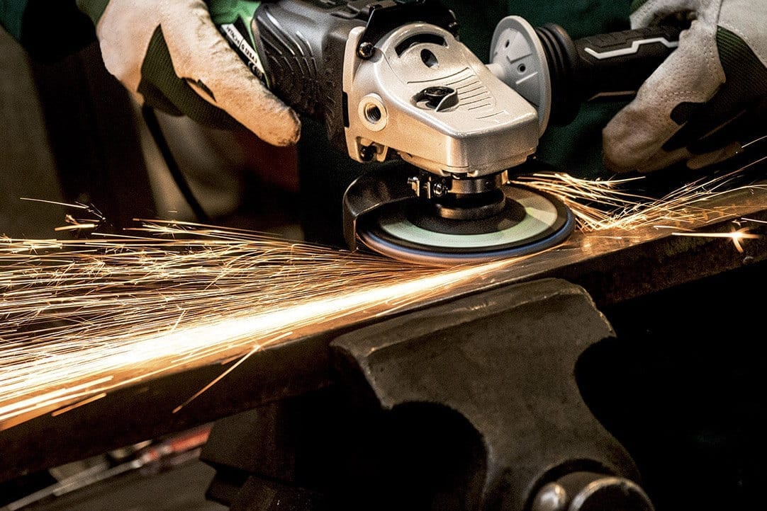 cat-building-blades-cutting-1080